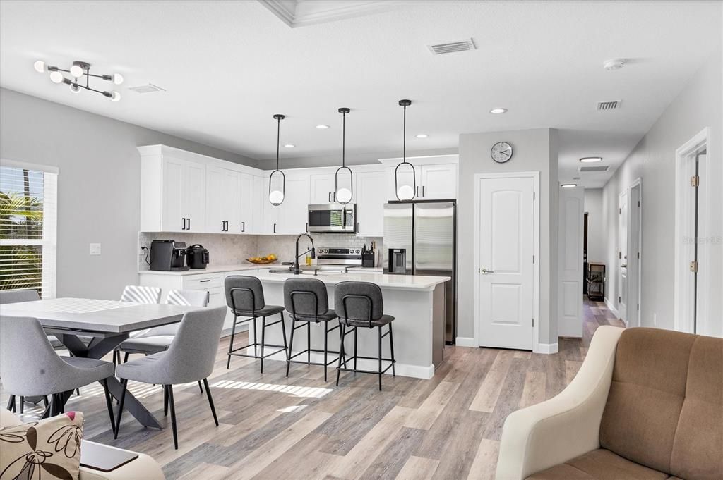 На продажу: $570,000 (6 спален, 0 ванн, 2612 Квадратных фут)