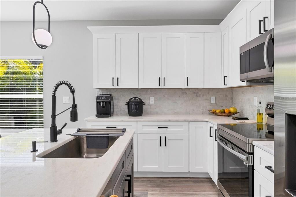 На продажу: $570,000 (6 спален, 0 ванн, 2612 Квадратных фут)