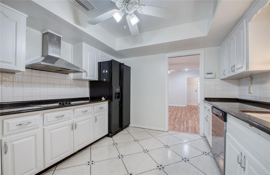 На продажу: $539,000 (3 спален, 2 ванн, 2048 Квадратных фут)