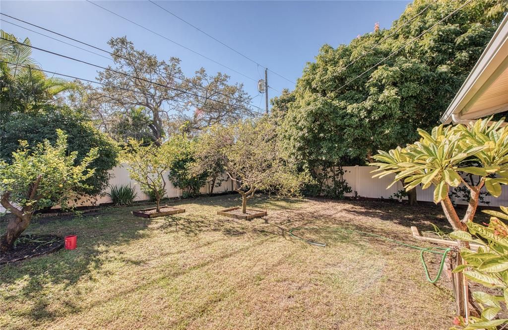 На продажу: $539,000 (3 спален, 2 ванн, 2048 Квадратных фут)