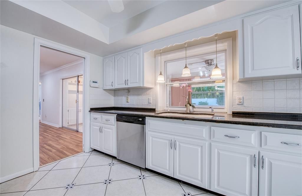 На продажу: $539,000 (3 спален, 2 ванн, 2048 Квадратных фут)