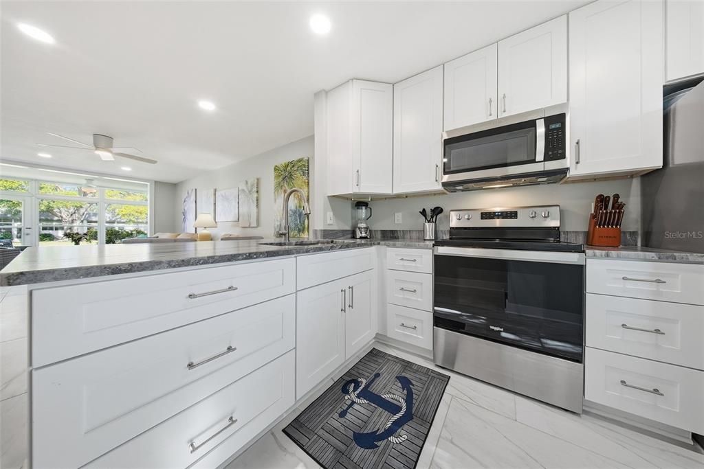 出租: $2,400 (2 贝兹, 2 浴室, 865 平方英尺)