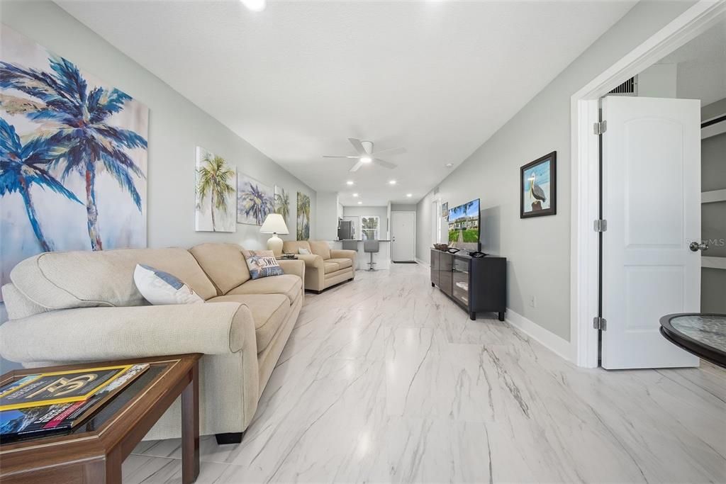 出租: $2,400 (2 贝兹, 2 浴室, 865 平方英尺)