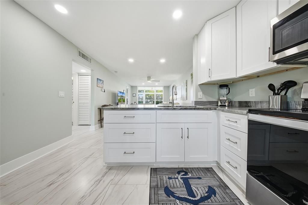 出租: $2,400 (2 贝兹, 2 浴室, 865 平方英尺)