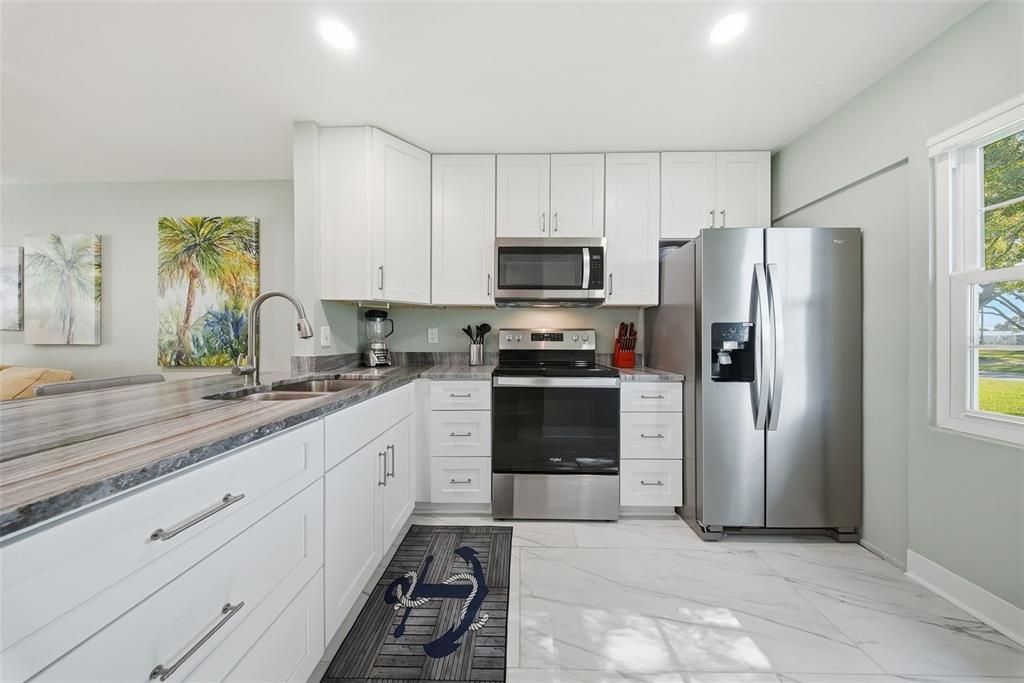 出租: $2,400 (2 贝兹, 2 浴室, 865 平方英尺)