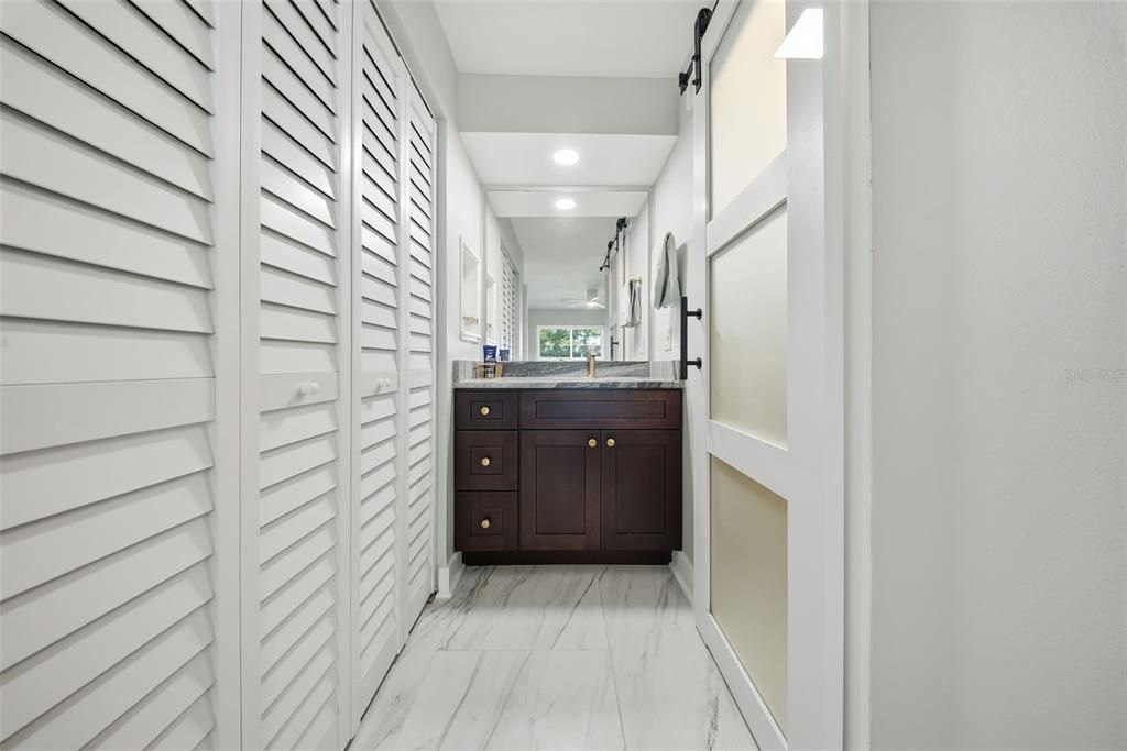 出租: $2,400 (2 贝兹, 2 浴室, 865 平方英尺)