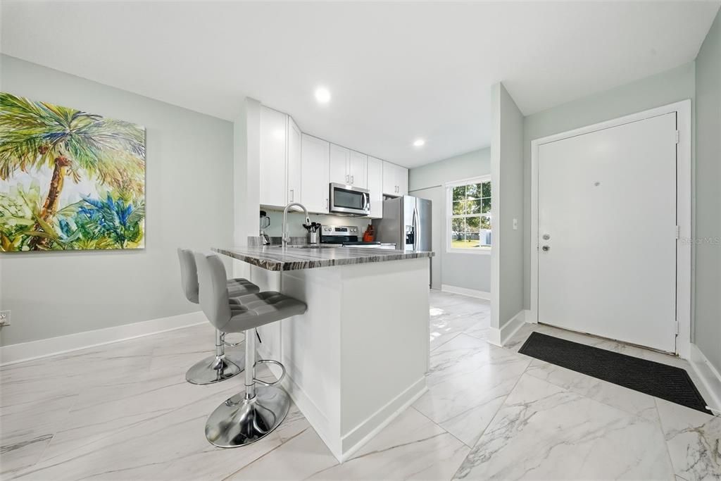 出租: $2,400 (2 贝兹, 2 浴室, 865 平方英尺)