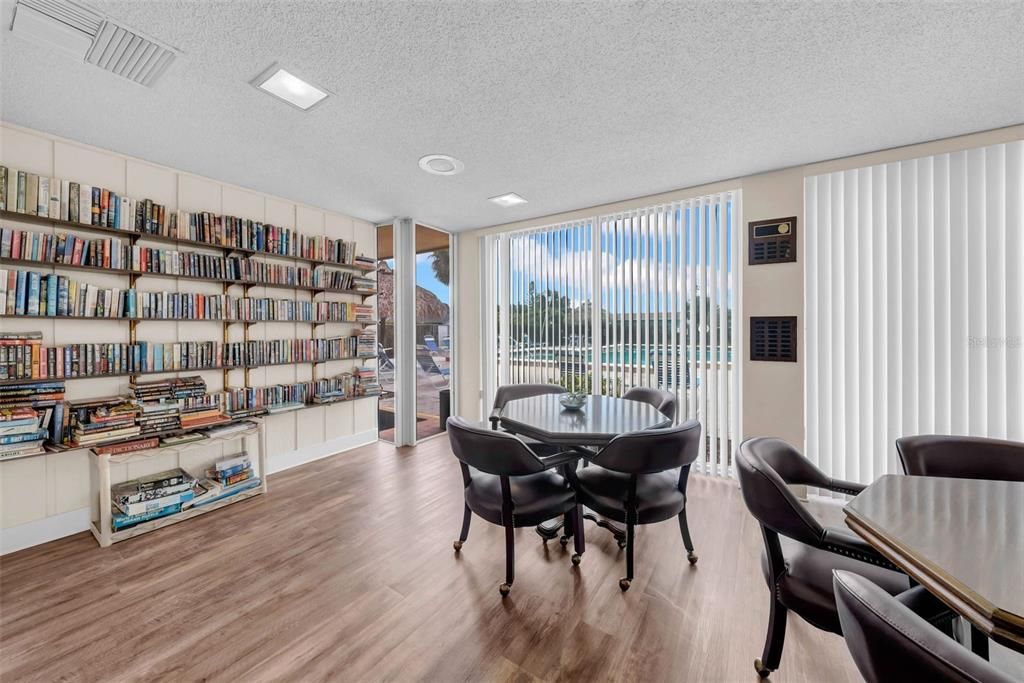 出租: $2,400 (2 贝兹, 2 浴室, 865 平方英尺)