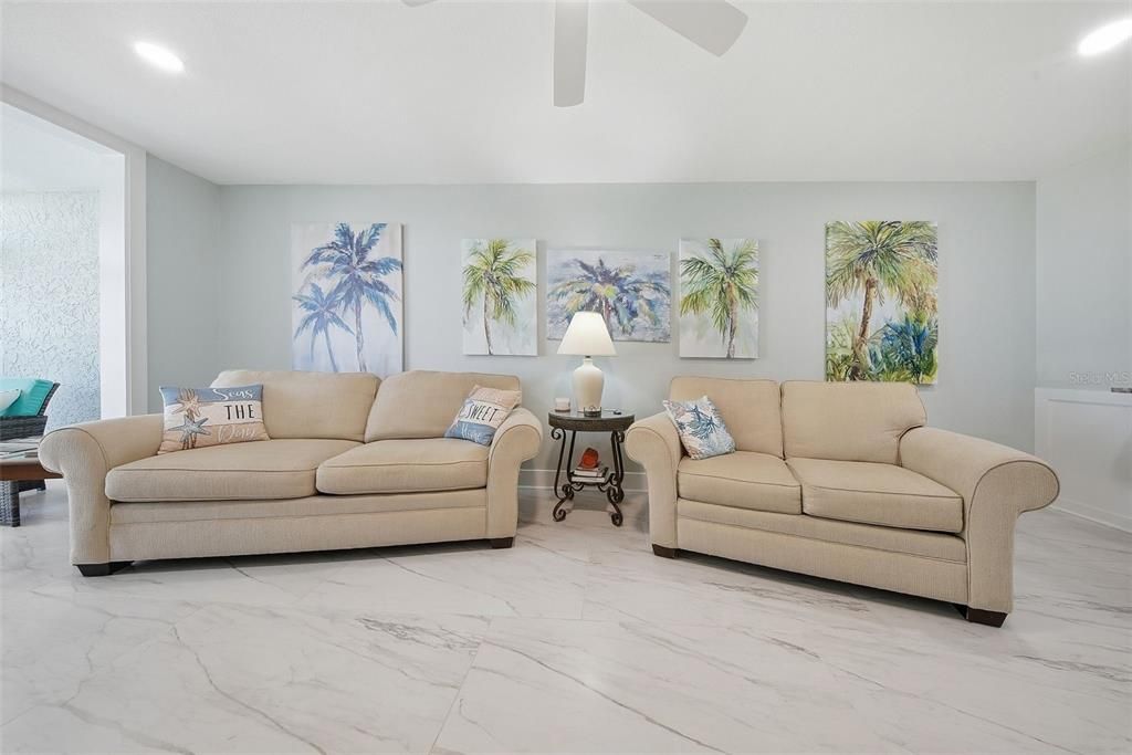 出租: $2,400 (2 贝兹, 2 浴室, 865 平方英尺)