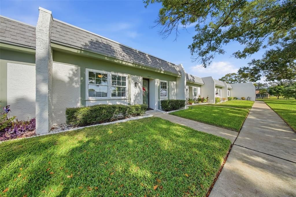 出租: $2,400 (2 贝兹, 2 浴室, 865 平方英尺)