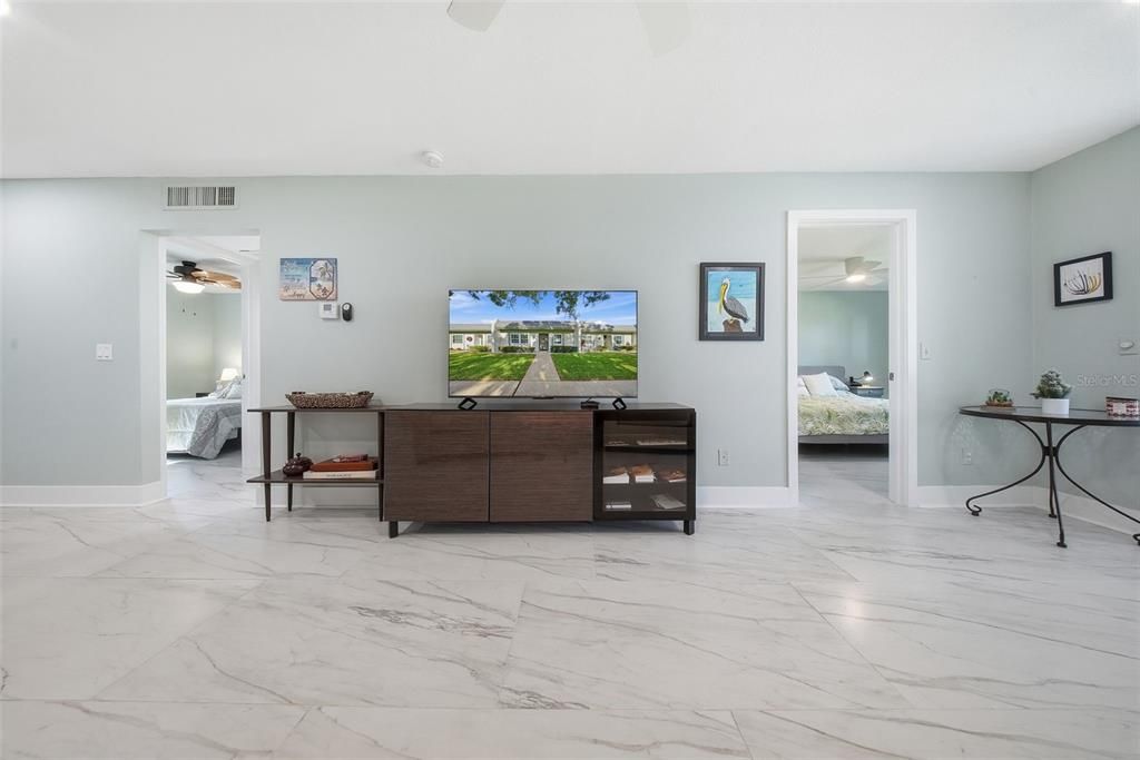 出租: $2,400 (2 贝兹, 2 浴室, 865 平方英尺)