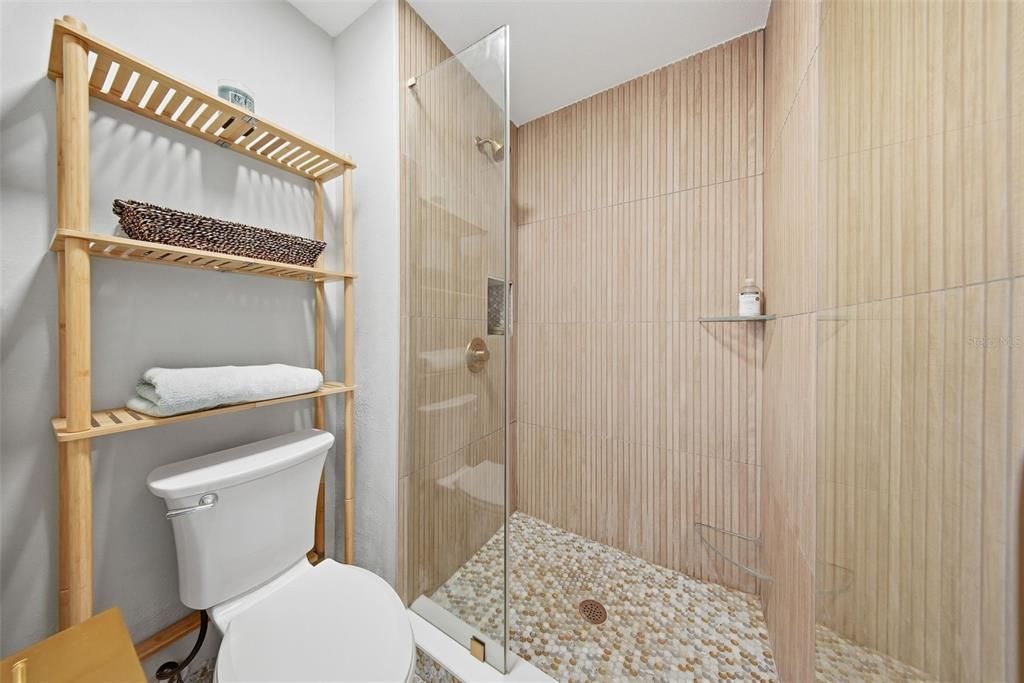 出租: $2,400 (2 贝兹, 2 浴室, 865 平方英尺)