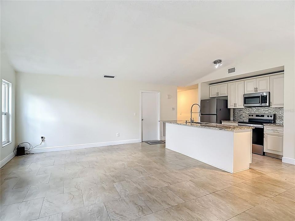 Active With Contract: $405,000 (3 beds, 2 baths, 1344 Square Feet)