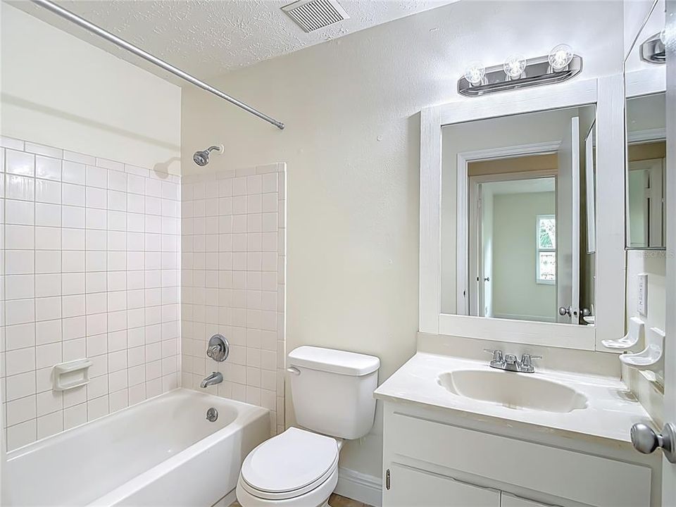 Active With Contract: $405,000 (3 beds, 2 baths, 1344 Square Feet)