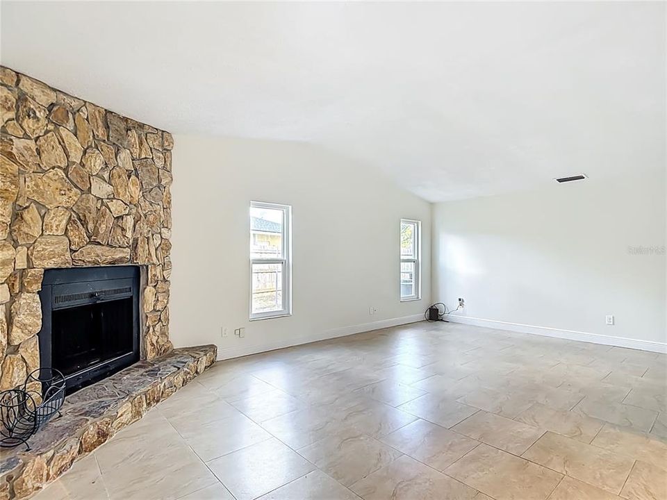 Active With Contract: $405,000 (3 beds, 2 baths, 1344 Square Feet)