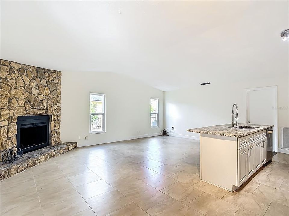 Active With Contract: $405,000 (3 beds, 2 baths, 1344 Square Feet)