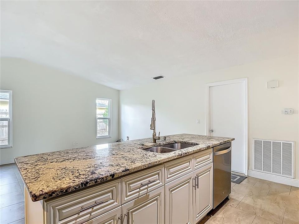 Active With Contract: $405,000 (3 beds, 2 baths, 1344 Square Feet)