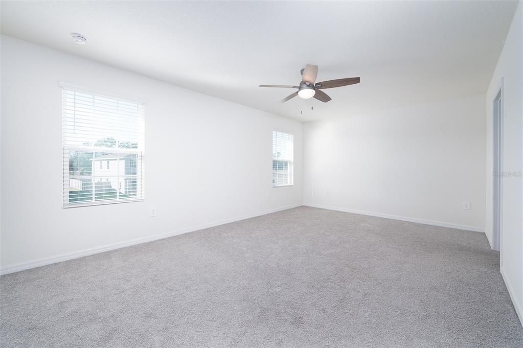 待售: $329,900 (5 贝兹, 3 浴室, 2390 平方英尺)