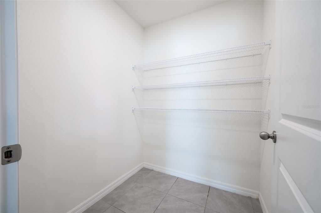 待售: $329,900 (5 贝兹, 3 浴室, 2390 平方英尺)