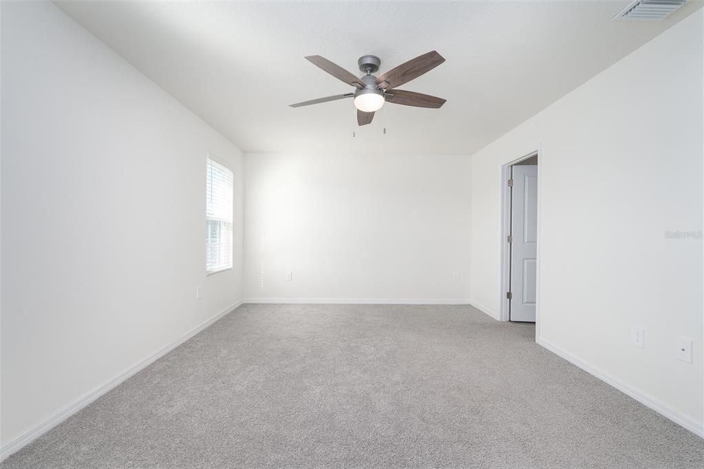 待售: $329,900 (5 贝兹, 3 浴室, 2390 平方英尺)