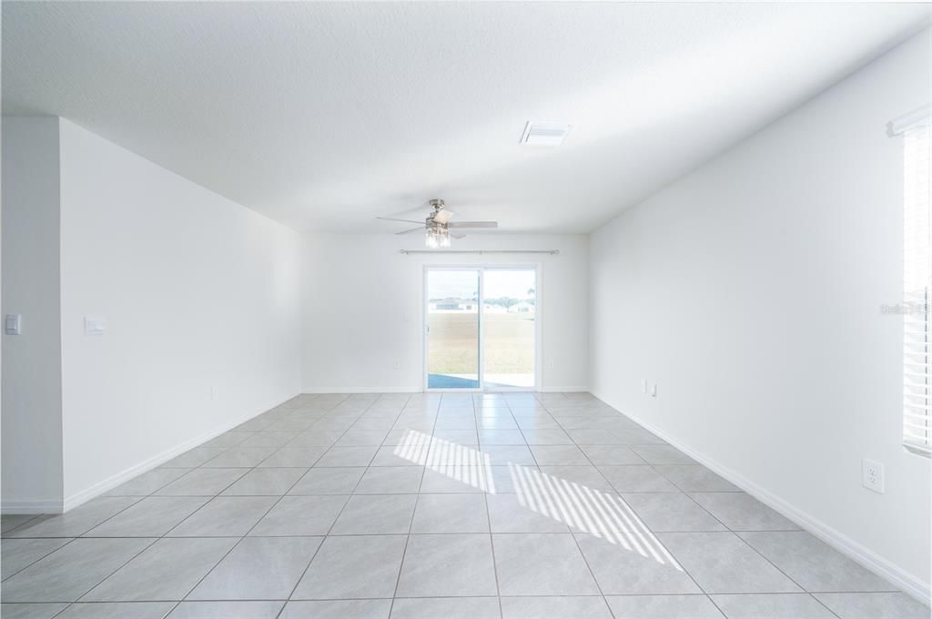 待售: $329,900 (5 贝兹, 3 浴室, 2390 平方英尺)