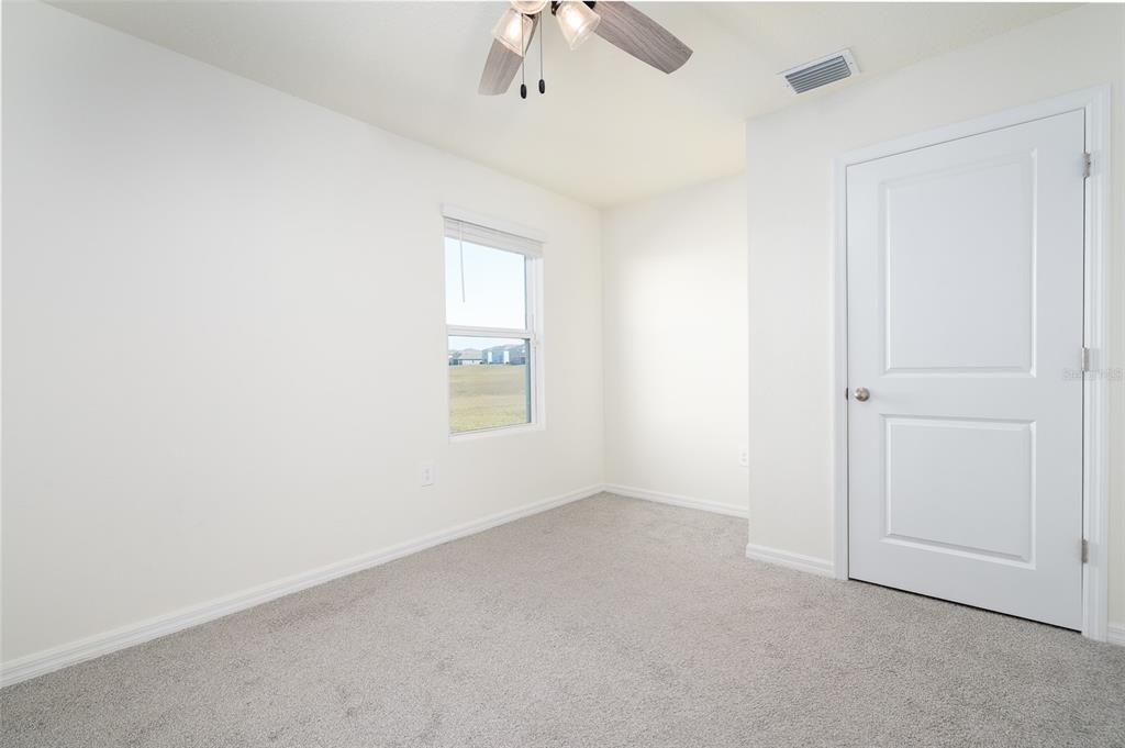 待售: $329,900 (5 贝兹, 3 浴室, 2390 平方英尺)