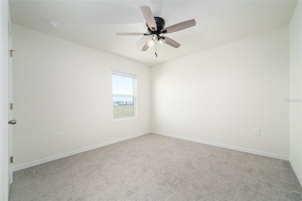 待售: $329,900 (5 贝兹, 3 浴室, 2390 平方英尺)