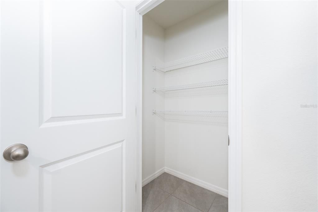 待售: $329,900 (5 贝兹, 3 浴室, 2390 平方英尺)