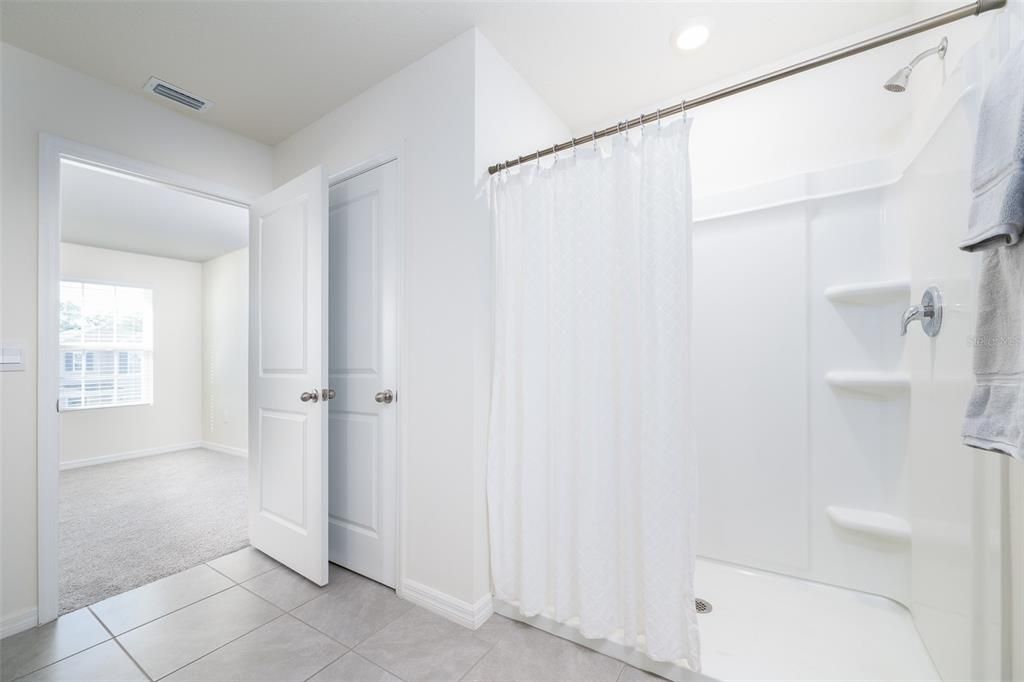 待售: $329,900 (5 贝兹, 3 浴室, 2390 平方英尺)