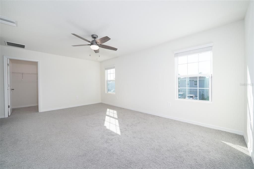 待售: $329,900 (5 贝兹, 3 浴室, 2390 平方英尺)