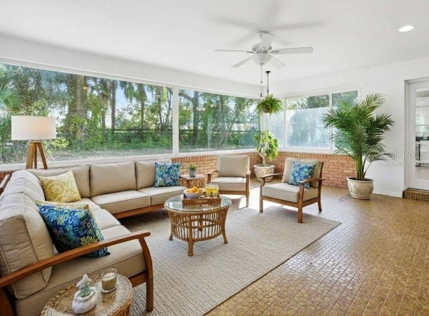 待售: $239,000 (3 贝兹, 2 浴室, 1568 平方英尺)