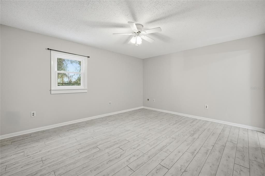 待售: $239,000 (3 贝兹, 2 浴室, 1568 平方英尺)