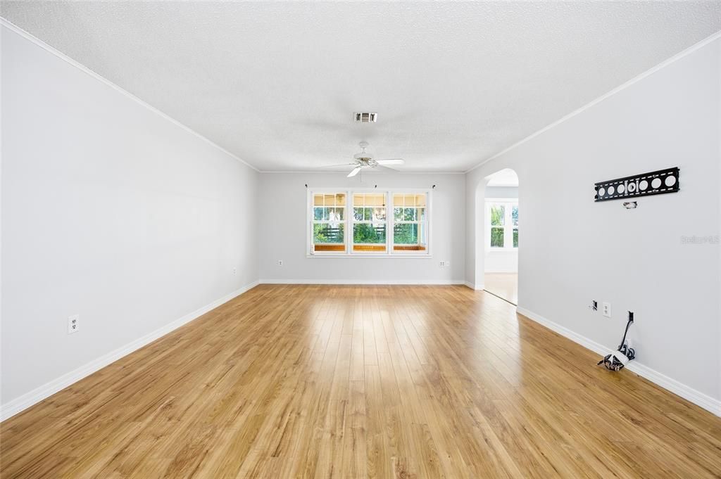 待售: $239,000 (3 贝兹, 2 浴室, 1568 平方英尺)