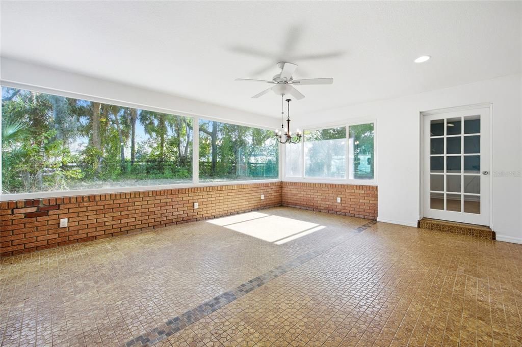 待售: $239,000 (3 贝兹, 2 浴室, 1568 平方英尺)