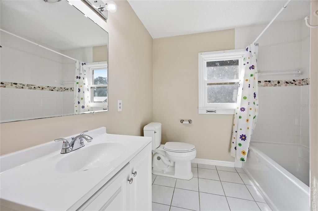 待售: $239,000 (3 贝兹, 2 浴室, 1568 平方英尺)