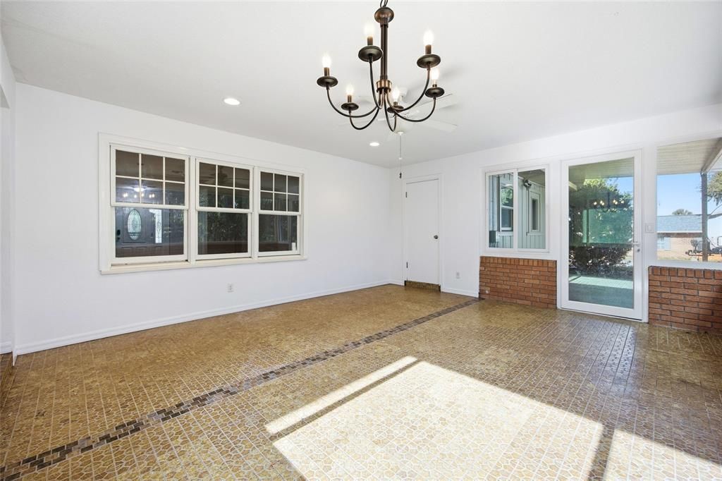 待售: $239,000 (3 贝兹, 2 浴室, 1568 平方英尺)