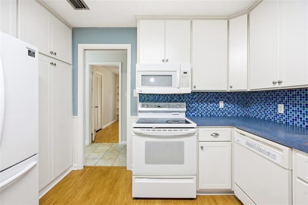 待售: $239,000 (3 贝兹, 2 浴室, 1568 平方英尺)