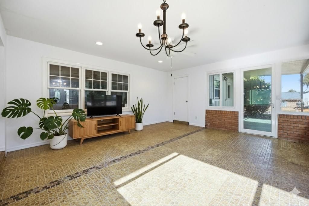 待售: $239,000 (3 贝兹, 2 浴室, 1568 平方英尺)