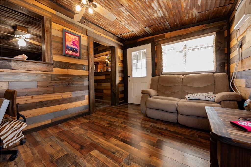 For Sale: $875,000 (2 beds, 1 baths, 1352 Square Feet)