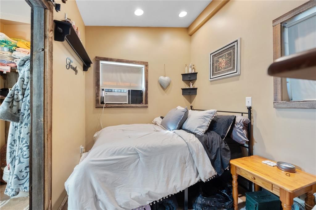 For Sale: $875,000 (2 beds, 1 baths, 1352 Square Feet)