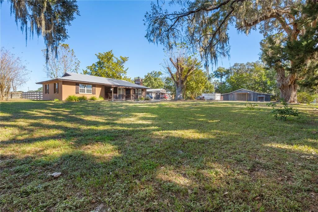 For Sale: $875,000 (2 beds, 1 baths, 1352 Square Feet)