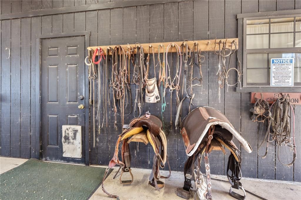 For Sale: $875,000 (2 beds, 1 baths, 1352 Square Feet)