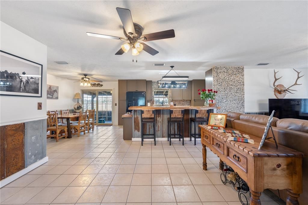 For Sale: $875,000 (2 beds, 1 baths, 1352 Square Feet)