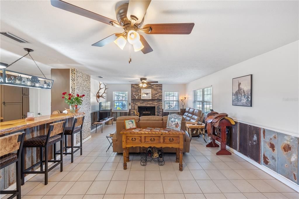 For Sale: $875,000 (2 beds, 1 baths, 1352 Square Feet)