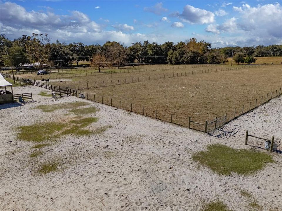 For Sale: $875,000 (2 beds, 1 baths, 1352 Square Feet)