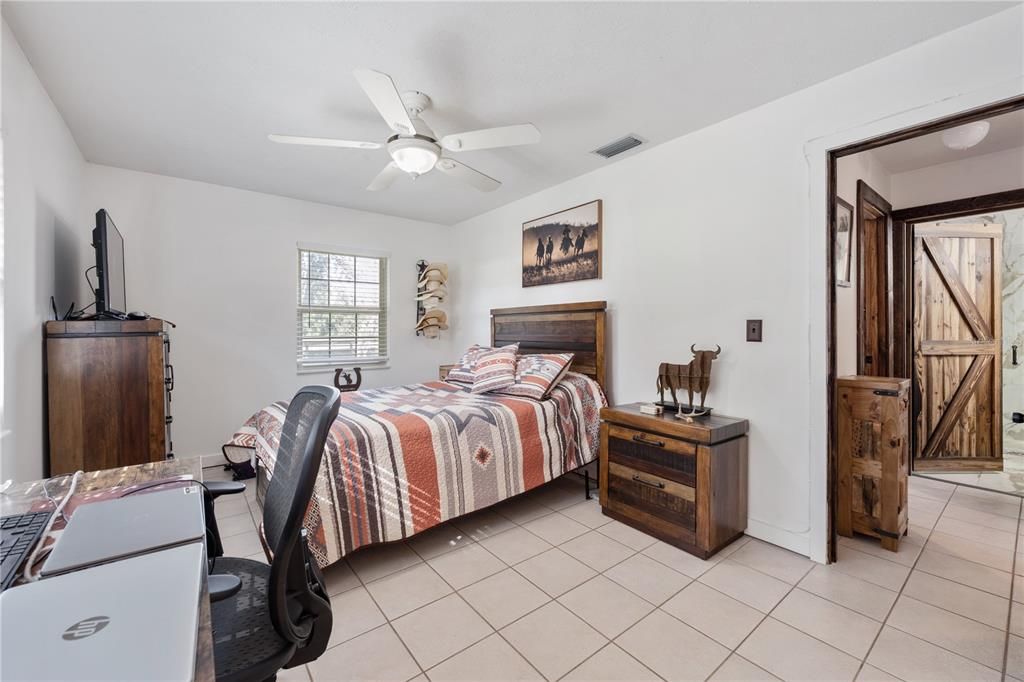 For Sale: $875,000 (2 beds, 1 baths, 1352 Square Feet)