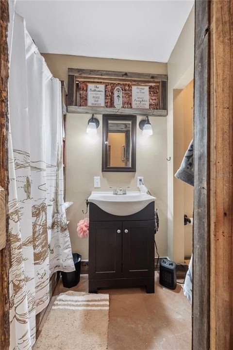 For Sale: $875,000 (2 beds, 1 baths, 1352 Square Feet)