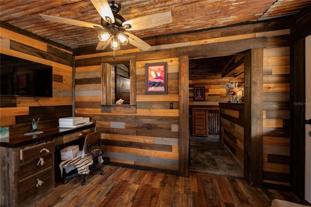 For Sale: $875,000 (2 beds, 1 baths, 1352 Square Feet)