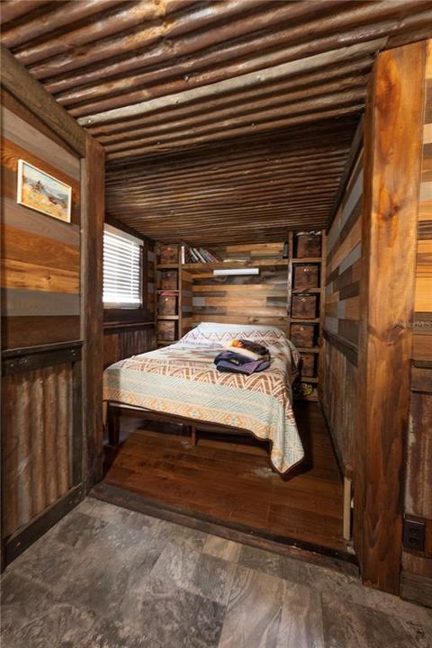 For Sale: $875,000 (2 beds, 1 baths, 1352 Square Feet)