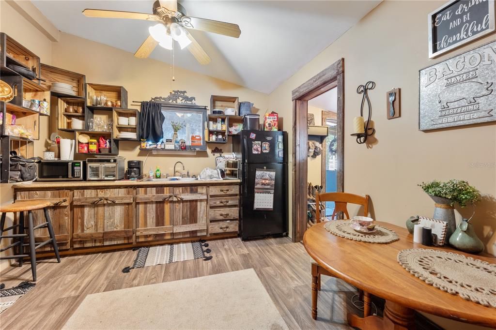 For Sale: $875,000 (2 beds, 1 baths, 1352 Square Feet)